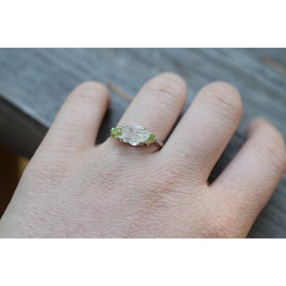 Peridot Ring, unique raw stone ring, natural gemstone ring, anniversary ring - Picture 7 of 8